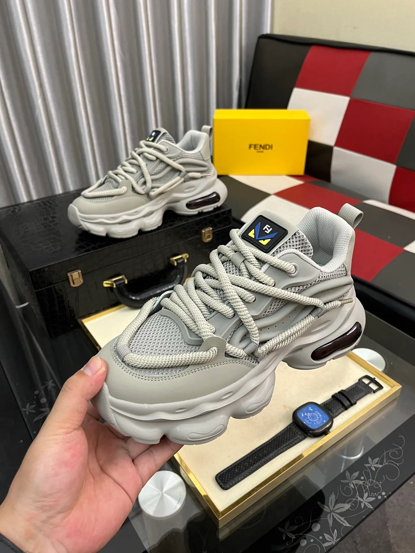 Men's shoes 💰480⌚️⌚️【FENDI】original quality.~ Unique modern style sneakers. 🏃A must-have casual shoe for trendy men😍😍 Original brand imported from Italy, imported original leather, sheep lining (refuses to discolor and grind feet) Sole: Original sole provided by the original factory, French lazy style design ⚠️Fit to the feet, original quality, super comfortable original sole. Just like shooting the real thing🎬The real thing is better, code number: 38-44